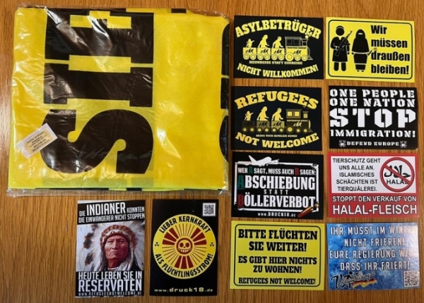 Aktivisten Paket - NOT WELCOME - 300 Stück + Fahne BITTE FLÜCHTEN SIE WEITER Aktivisten Paket - NOT WELCOME - 300 Stück + Fahne BITTE FLÜCHTEN SIE WEITER