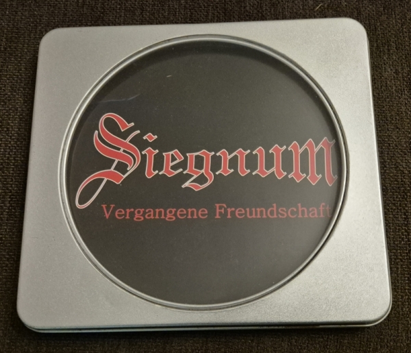 Siegnum – Vergangene Freundschaft - Blechbox +++EINZELSTÜCK+++ Siegnum – Vergangene Freundschaft - Blechbox +++EINZELSTÜCK+++