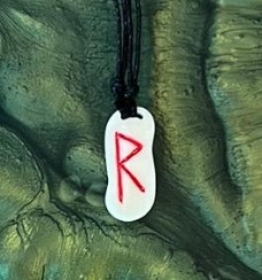 Kettenanhänger aus Knochen - Rune Raidho - weiß Kettenanhänger aus Knochen - Rune Raidho - weiß