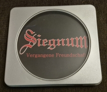Siegnum – Vergangene Freundschaft - Blechbox +++EINZELSTÜCK+++ Siegnum – Vergangene Freundschaft - Blechbox +++EINZELSTÜCK+++